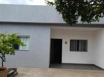 Casa de 3 quartos, Taguatinga · Casa moderna com loja frontal e potencial de expansão