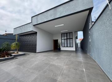 Casa de 3 quartos, Peruíbe · Casa na praia com 3 quartos e piscina em Peruíbe.