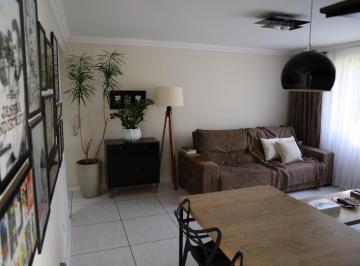 Sala de estar/jantar espaçosa. Ap com porcelanato. · Apartamento Santa Cândida