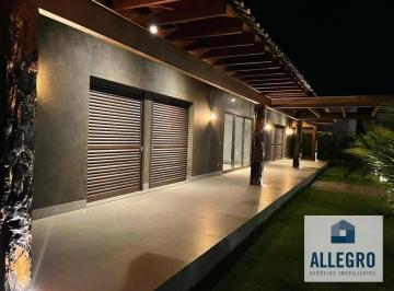 c41d1f14248fd4306dd680dd213dd1a3863256e8 · Exclusivo Rancho à Venda no Condomínio Enseada 2 com 4 suítes e   com Espaço para vários veículos / 