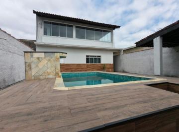 Casa de 3 quartos, Itanhaém · Casa com 3 quartos e piscina em Itanhaém.