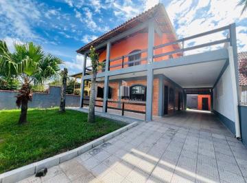 Casa · 210m² · 4 Quartos · 3 Vagas · Sobrado Com 04 quartos - No Centro de Itapema do Norte!