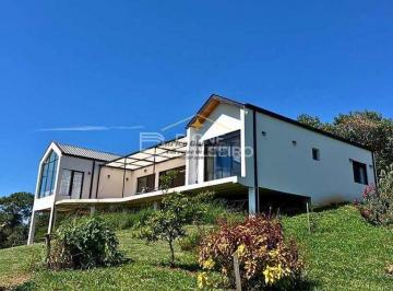 j152r0a2yta0nzdjnwexytq5_md · Casa contemporânea em Sapucaí-Mirim