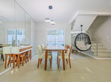 Casa de 3 quartos, Curitiba · Sobrado Triplex à venda, 3 quartos, 1 suíte, 2 vagas, 160m², Santa Felicidade, Curitiba, Paraná.