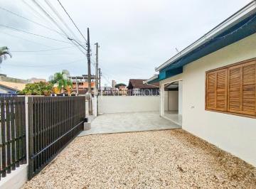 Foto 05 · Imperdível casa à venda em Balneário Piçarras-SC, bairro Itacolomi: 3 quartos, 1 suíte, 1 sala, 3 ba
