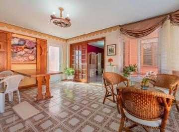 Casa · 223m² · 3 Quartos · 4 Vagas · Casa com 3 dormitórios,1 suíte, 4 banheiros e 4 vagas, 203m² no Jardim Itu.