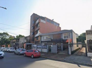 Casa · 300m² · 3 Quartos · 8 Vagas · Casa com 3 quartos, 3 banheiros, 300m² e 8 vagas no Menino Deus.