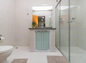 21bff4a7-f4a6-4958-8f9b-a9c38ffcbde8 · Atraente casa de vila para venda em Chácara Inglesa com 4 quartos, sendo 1 suíte, 350m²