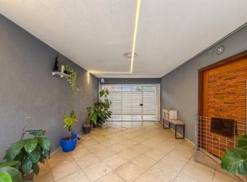 22b5a3ec-16a7-4f3a-98ad-7e5886c24802 · Elegante sobrado para venda em Jaraguá com 3 quartos, sendo 3 suítes, 335m²
