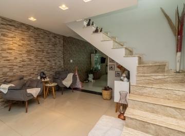 d90bea06-5322-4802-8739-90e0c6a8ca65 · Atraente sobrado para venda em Jaraguá com 3 quartos, sendo 3 suítes, 335m²