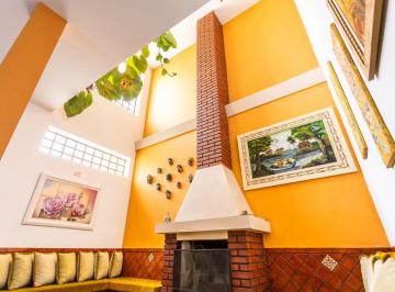 88b3eb04-4131-40d4-8d4d-146c4fa49fa8 · Agradável sobrado para venda em Chácara Inglesa com 5 quartos, sendo 2 suítes, 488m²
