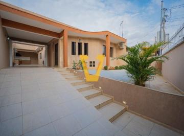 Casa · 188m² · 4 Quartos · 6 Vagas · Casa para venda em Centro com 4 quartos, sendo 1 suíte, 188m²