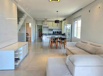 Casa · 289m² · 4 Quartos · 2 Vagas · Auxiliadora Predial aluga Casa moderna com 4 suítes e studio no Centro de Florianópolis