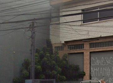 Comercial · 130m² · 1 Vaga · Loja na Avenida Água Fria, N. 745 • 130 m²