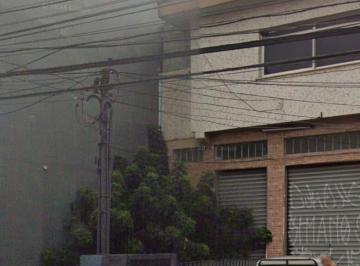 Comercial · 130m² · 1 Vaga · Loja na Avenida Água Fria, N. 745 • 130 m²
