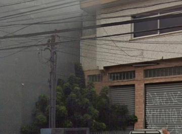Comercial · 130m² · 1 Vaga · Loja na Avenida Água Fria, N. 745 • 130 m²