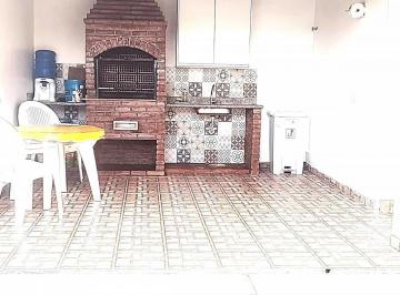 Casa · 144m² · 3 Quartos · 2 Vagas · Casa bem cuidada no Conjunto Manoel Mendes com área gourmet e quintal