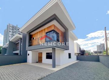 Casa · 138m² · 3 Quartos · 2 Vagas · Sobrado em Rua Quinze de Novembro - Centro - Joinville/SC
