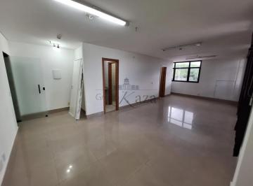 Comercial · 47m² · 1 Vaga · Oportunidade - Sala Comercial - Edifício Oswaldo Cruz - Centro - 52m².