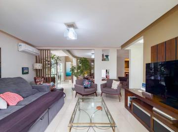 Casa · 400m² · 4 Quartos · 2 Vagas · Casa com 4 Suítes e Lazer Completo à Venda no Ville de Montagne – Jardim Botânico