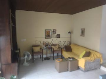 Casa · 267m² · 4 Quartos · 3 Vagas · Residência Alto Padrão Jardim Siesta ( Clube de Campo ) Jacareí