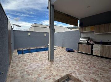 Casa · 225m² · 3 Quartos · 2 Vagas · Aluga-se sobrado