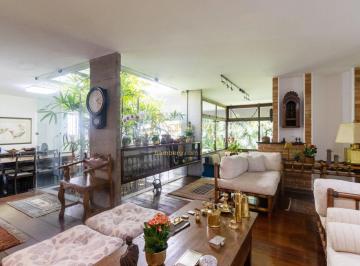 Casa · 400m² · 4 Quartos · 4 Vagas · Casa no Jardim Leonor / Morumbi com 4 Quartos / 4 Suítes!