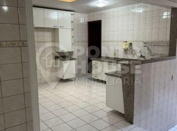 Casa · 100m² · 3 Quartos · 2 Vagas · Casa térrea à venda de 3 dormitórios, 2 banheiros, 2 vagas, quintal, 134m²