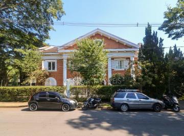 Casa · 570m² · 5 Quartos · 6 Vagas · Exclusividade e charme colonial em rua arborizada do Jardim Guedala.