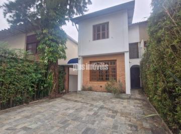 Casa · 221m² · 3 Quartos · 2 Vagas · Sobrado com edícula em rua arborizada
