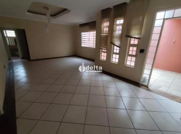 Casa · 330m² · 3 Quartos · 2 Vagas · Casa residencial com 3 quartos sendo 1 suíte disponível para locação no bairro Cazeca em Uberlândia-