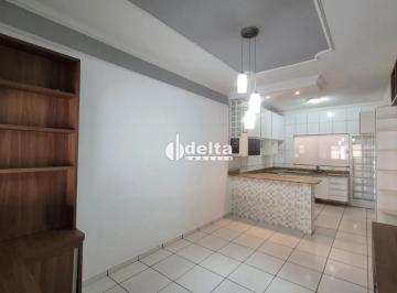 Casa · 136m² · 2 Quartos · 2 Vagas · Casa com 2 quartos sendo 1 suite para locação no bairro Jardim Holanda em Uberlândia-MG