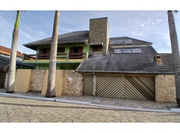 Casa · 333m² · 6 Quartos · 2 Vagas · "Luxuosa Casa à Beira-Mar em Peruíbe para Alugar"