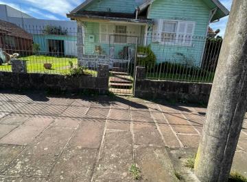 Casa · 162m² · Casa de madeira em rua comercial de São Chico!!