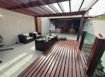 Casa · 200m² · 3 Quartos · 3 Vagas · Linda e Espaçosa Casa Geminada 03 Quartos com suíte, closet , 03 vagas de garagens, Bairro Europa, C