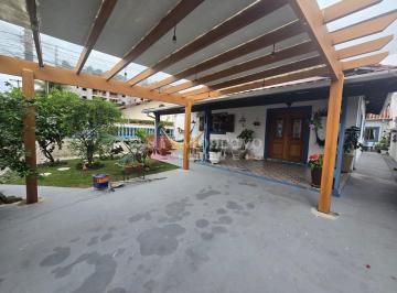 Casa · 169m² · 3 Quartos · 4 Vagas · Casa à venda com 3 suítes na Martim de Sá.