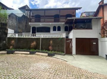 v8jnhs2owziytjjnguxm2e1_md · Casa de 4 quartos em rua tranquila e reservada