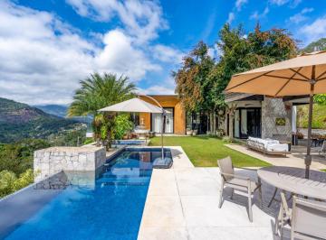 Casa · 700m² · 4 Quartos · 3 Vagas · Casa com 4 quartos em Itaipava, Petrópolis