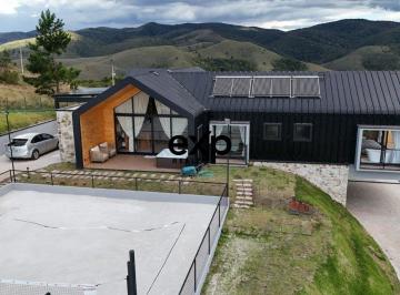Casa · 310m² · 3 Quartos · 8 Vagas · CASA ALTO PADRÃO CAMPOS DO JORDÃO EM COND. FECHADO