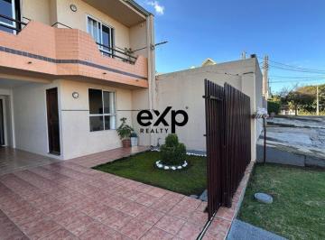 Casa · 107m² · 4 Quartos · 2 Vagas · Sobrado - Uberaba