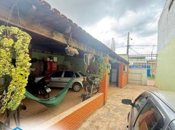 Casa de 3 quartos, Valparaíso de Goiás · 3 Quartos sendo 1 suíte - Sala ampla com 2 ambientes - Aceita veículo