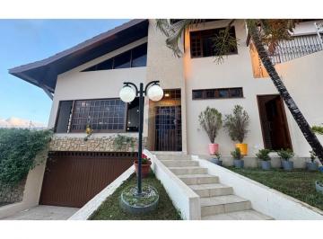 Casa · 360m² · 4 Quartos · REQUINTE E ESPAÇO !