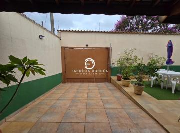 Casa · 108m² · 3 Quartos · 2 Vagas · Casa construida em terreno com 14 metros de frente, piscina aquecida e lindo esp