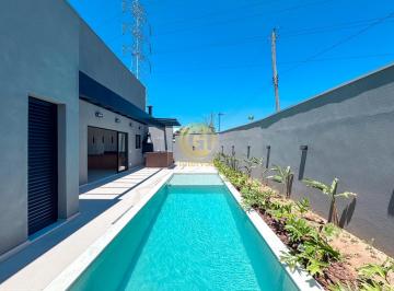 Foto 01 · Casa de luxo em condomínio: 3 quartos, 3 suítes, 2 salas, 5 banheiros, 4 vagas, 148m² em Condomínio