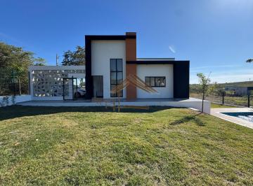 Rural de 3 quartos, Porangaba · Linda casa a venda com terreno de 1.000 m², ampla área de lazer com piscina