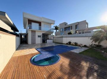 Casa · 240m² · 3 Quartos · 4 Vagas · Casa à venda no Condomínio Aruã Brisas – Mogi das Cruzes/SP | 3 suítes | Piscina | Quintal Amplo