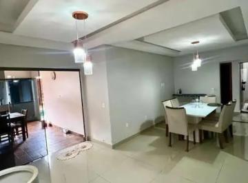 Casa · 240m² · 6 Quartos · 2 Vagas · Sobrado à venda no bairro São Carlos - Anápolis/GO