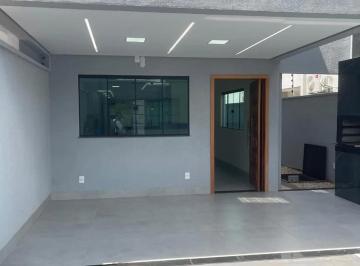 Casa · 10527m² · 3 Quartos · 2 Vagas · Casa Alto Padrão 3 Quartos com Suíte e Closet - Piscina com Hidromassagem