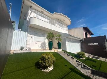 17 · Casa de 349m² com 3 suítes no bairro Balneário