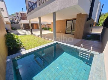 Casa · 230m² · 3 Quartos · 2 Vagas · Casa Residencial com 3 suítes de 230m² em Cacupé, Florianópolis.